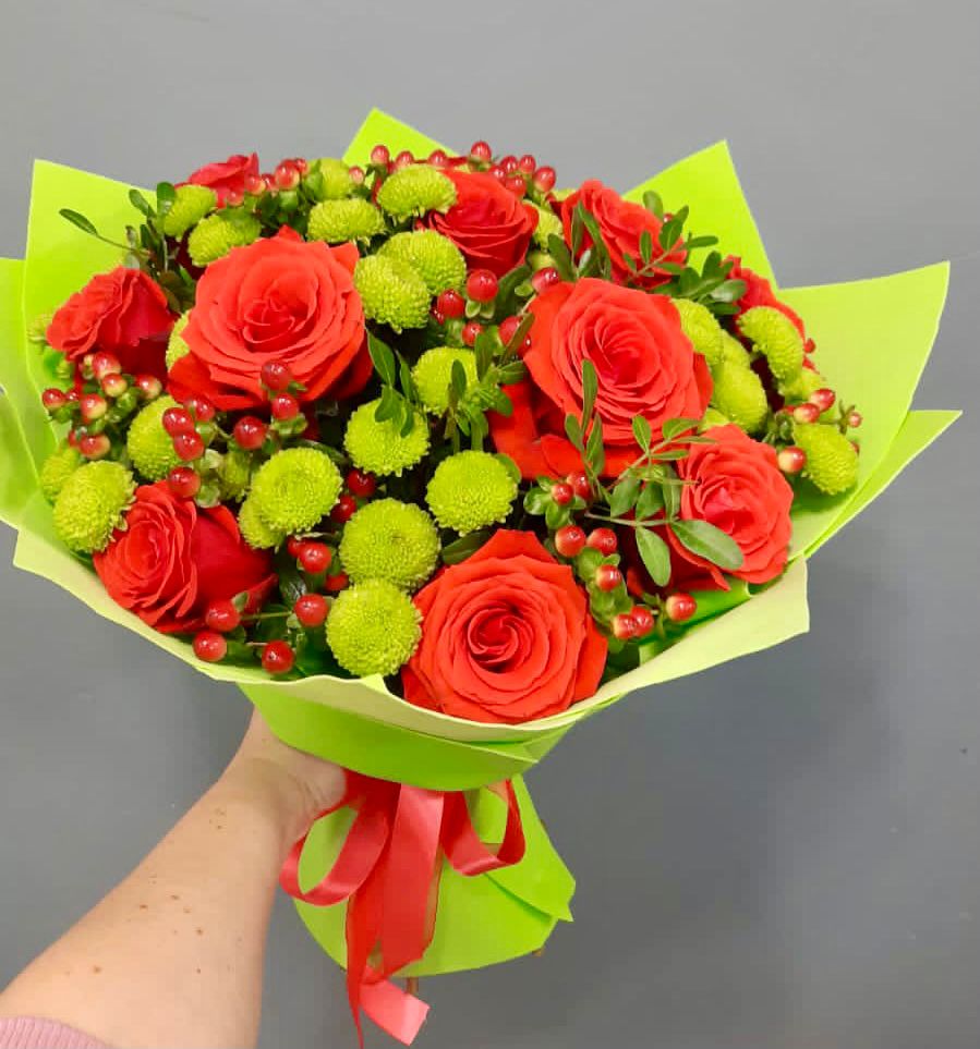 Букет цветов из: Хризантемы и Розы в Гуково