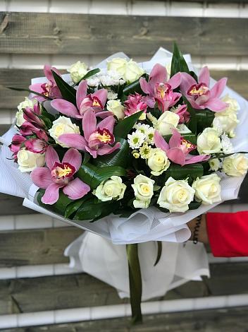 Букет цветов из: Розы и Хризантемы в Гуково