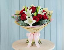 Букет цветов из:  Лилии и Розы в Гуково
