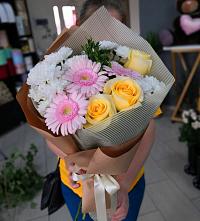 Букет цветов из:  Герберы, Розы и Хризантемы в Гуково