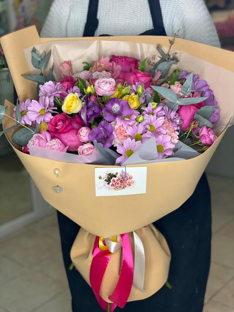 Букет цветов из: Хризантемы, Гвоздики и Альстромерии в Гуково