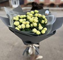 Букет Белые кустовые розы Солинеро в Гуково