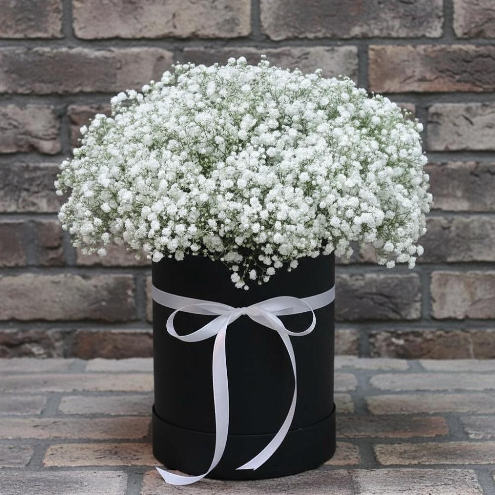 Цветочная композиция из Гипсофила в шляпной коробке в Гуково