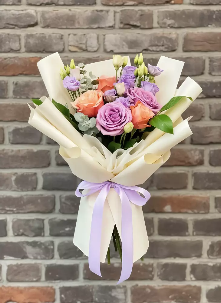 Букет цветов из: Лизиантусы и Розы в Гуково