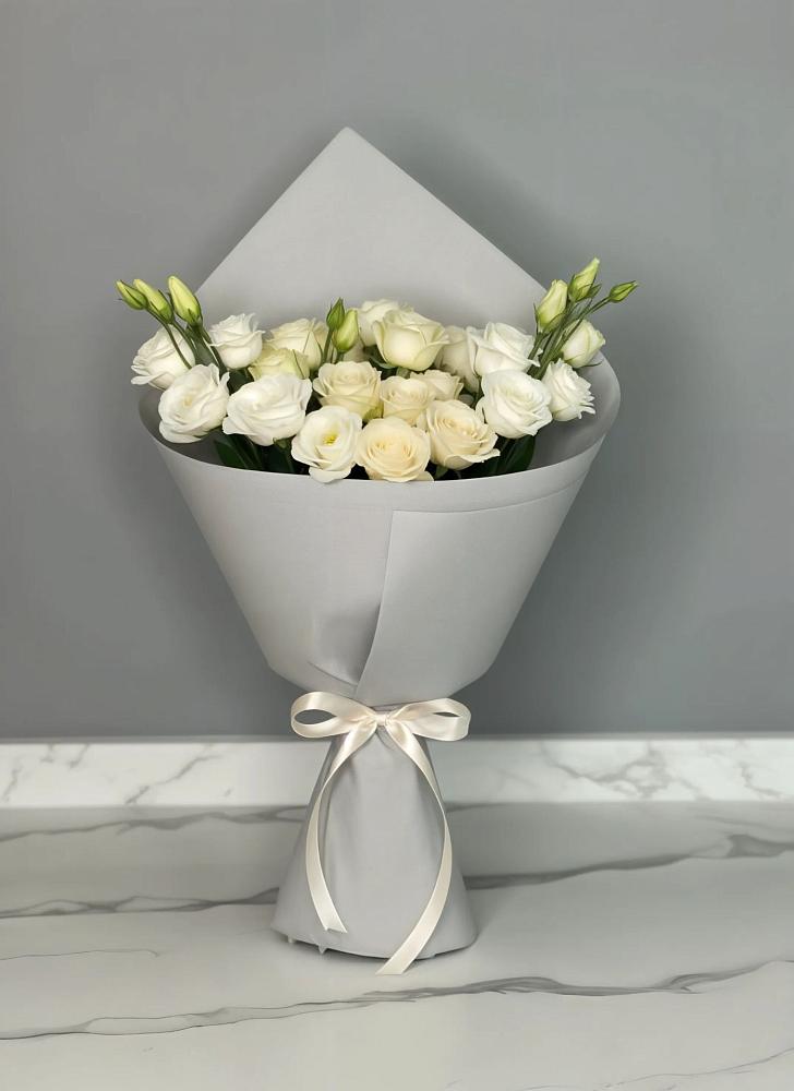 Букет цветов из: Розы и Лизиантусы в Гуково