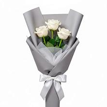Букет 3 белые розы в Гуково