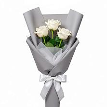 Букет 3 белые розы в Гуково