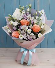 Букет цветов из:  Лизиантусы, Розы, Альстромерии и Гипсофила в Гуково