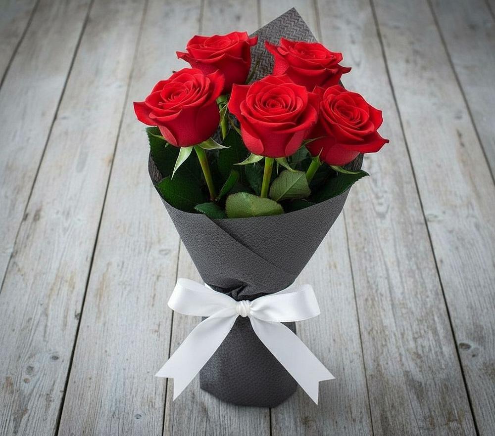 Букет 5 Красных роз Эдлесс Лав в Гуково