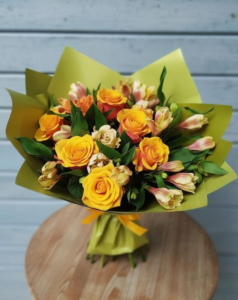 Букет цветов из: Альстромерии и Розы в Гуково