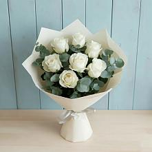 Букет Белые розы в Эвкалипте в Гуково