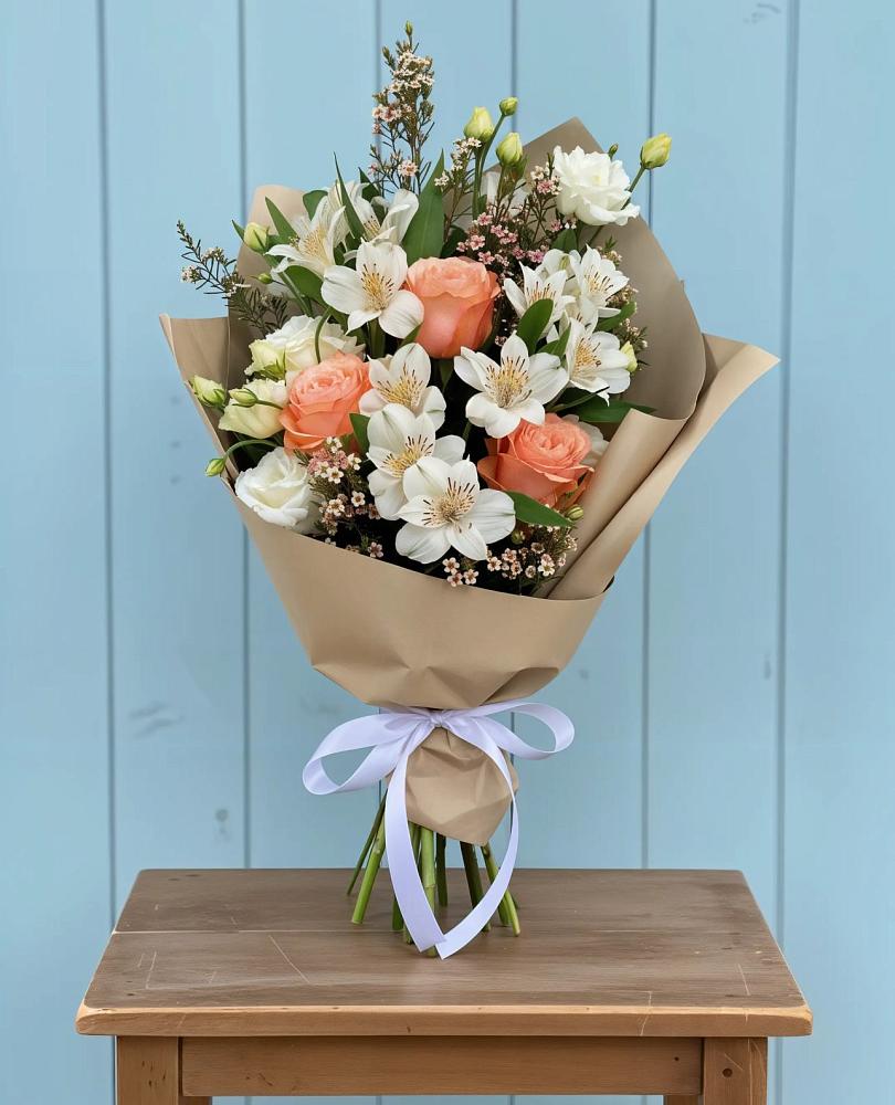 Букет цветов из: Альстромерии, Лизиантусы, Розы и Хризантемы в Гуково