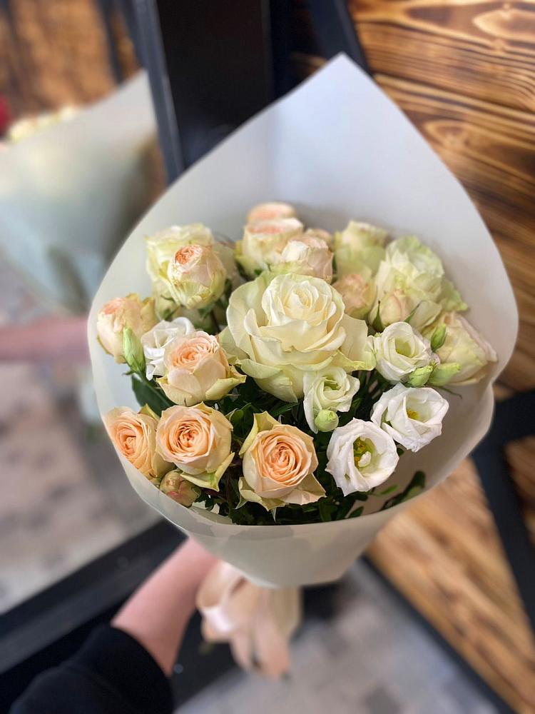 Букет цветов из: Розы и Лизиантусы в Гуково