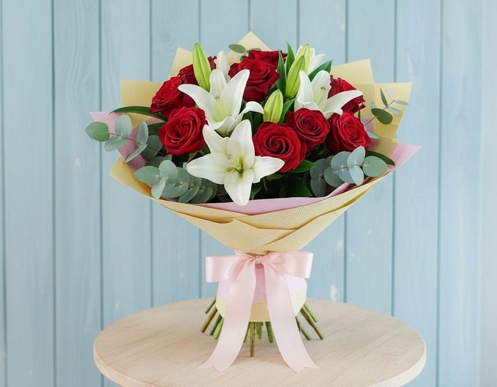 Букет цветов из: Лилии и Розы в Гуково